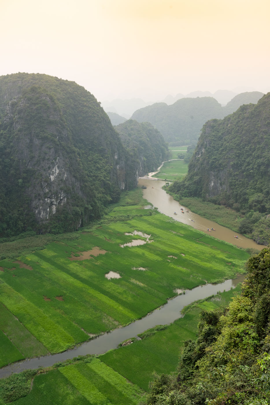 Panorama sur la baie d'Halong terrestre à Tam Coc