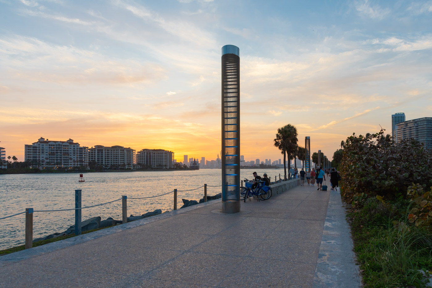 Promenade au coucher de soleil à Miami Beach