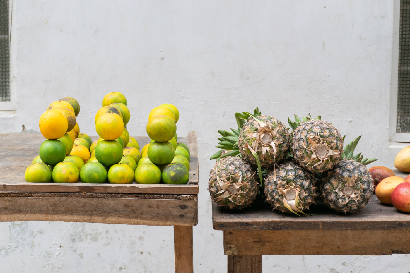 Fruits sur un stand de rue dans le centre historique de Stone Town