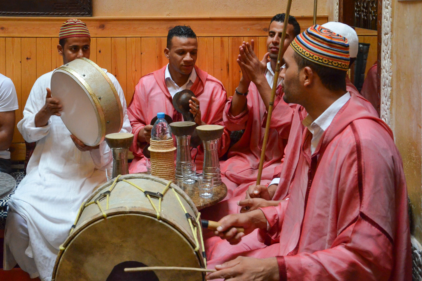 Musique traditionnelle marocaine dans Fès el Bali, l'ancienne médina